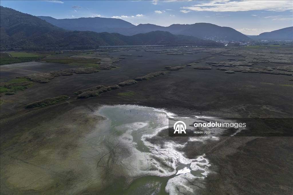 Kuraklığın etkisi artıyor! En büyük tatlı su gölü için alarm verildi: Su seviyesi düştü, balıklar telef oldu 12